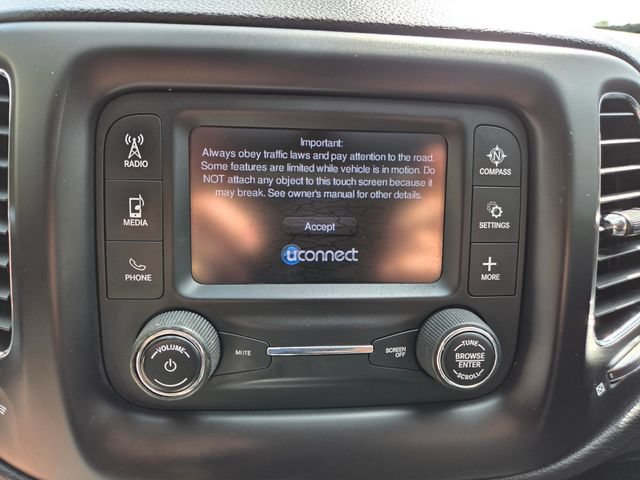 Used 2018 Jeep Compass Latitude w/ Cold Weather Group FWD image 33