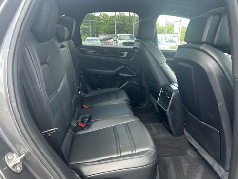 Used 2021 Porsche Cayenne AWD/4WD image 27