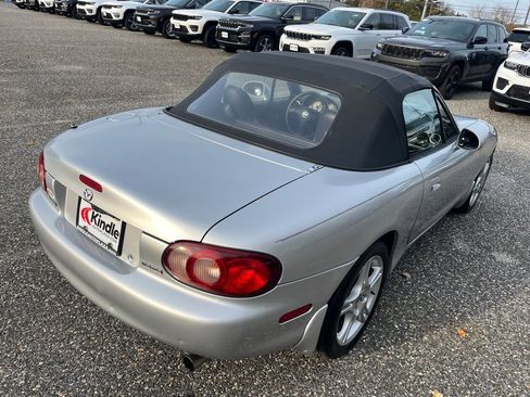 Used 2005 MAZDA MX-5 Miata LS image 16