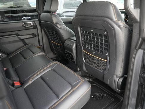 Used 2024 Ford Bronco Badlands image 14