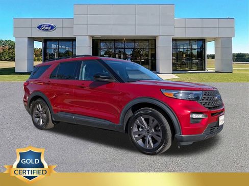 Certified 2022 Ford Explorer XLT w/ Equipment Group 202A image 1