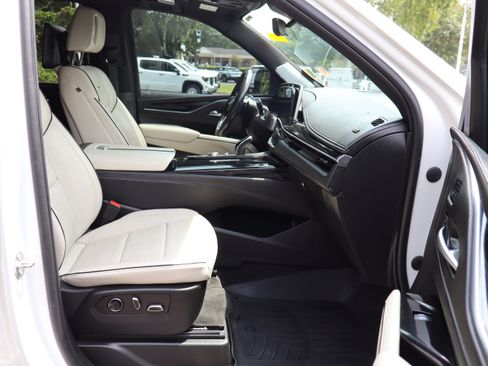 Used 2022 Cadillac Escalade ESV Sport w/ Touring Package AWD/4WD image 30