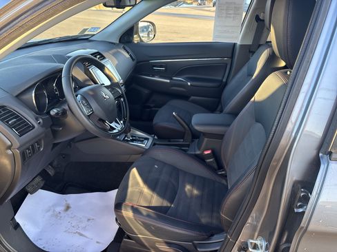 Used 2025 Mitsubishi Outlander Sport SE image 12