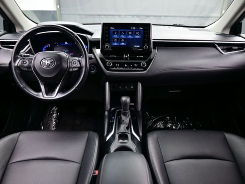 Used 2022 Toyota Corolla Cross XLE w/ Convenience Package image 16