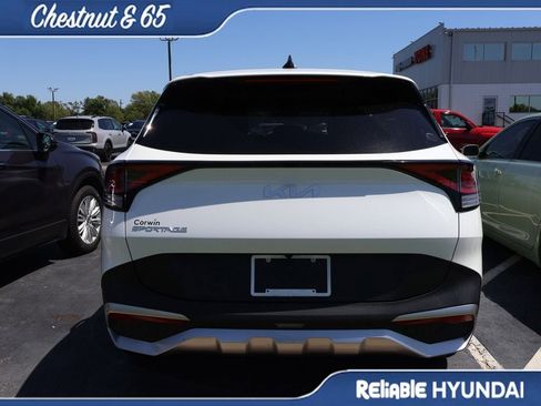 Used 2023 Kia Sportage LX image 15