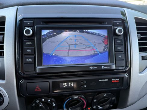 Used 2014 Toyota Tacoma 4x4 Access Cab w/ SR5 Package image 20