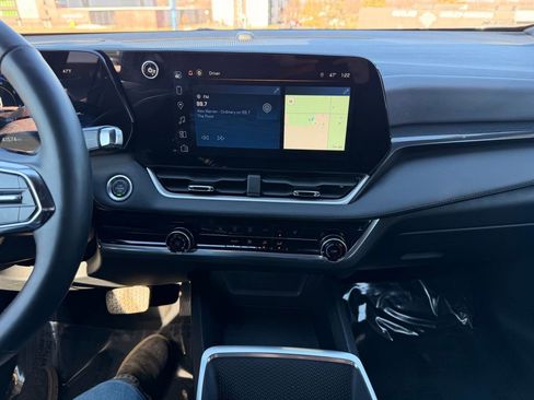 Used 2025 Chevrolet Equinox LT w/ Safety and Technology Package image 18