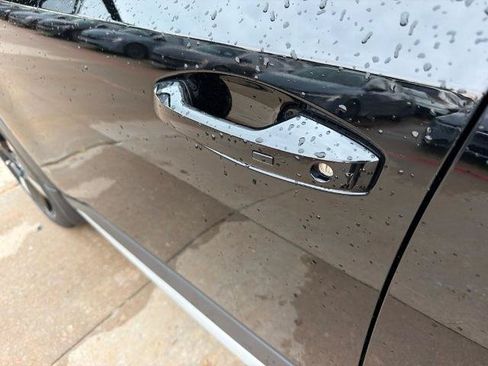 Certified 2025 Nissan Kicks SR FWD image 16
