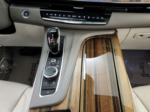 Used 2021 Cadillac Escalade Premium Luxury Platinum RWD image 25