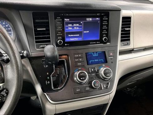 Used 2020 Toyota Sienna LE AWD/4WD image 4