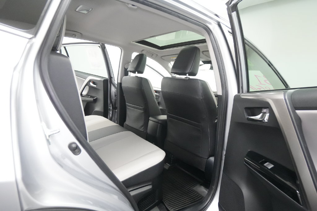 Used 2018 Toyota RAV4 Limited AWD/4WD image 27