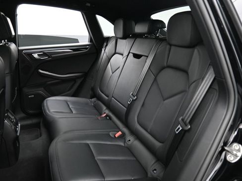 Certified 2025 Porsche Macan image 23