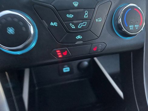 Used 2017 Ford Fusion SE image 32