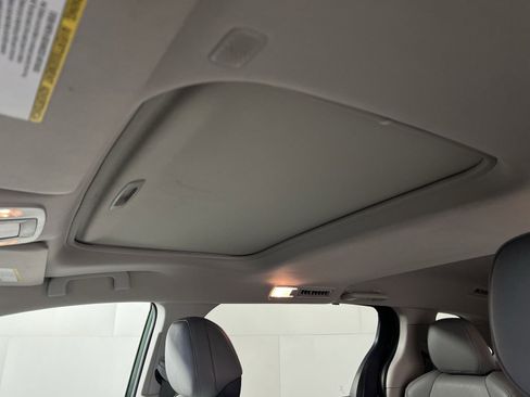 Used 2021 Toyota Sienna XLE image 24