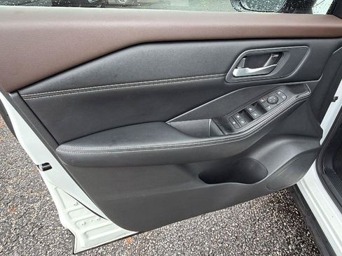 Used 2023 Nissan Rogue SV w/ SV Premium B Package FWD image 11
