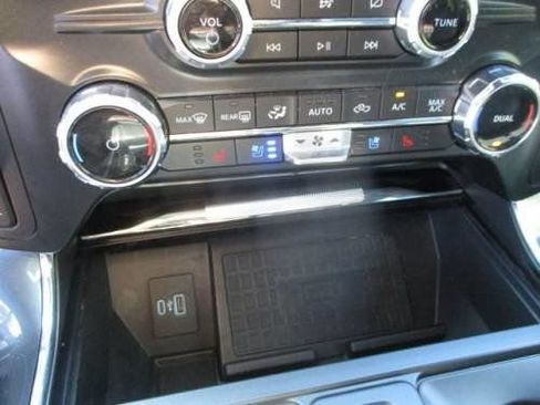 Used 2022 Ford F150 Lariat w/ Max Trailer Tow Package image 17