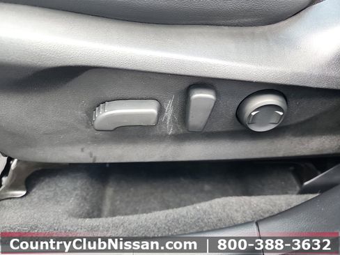 Used 2022 Subaru Forester Touring image 12