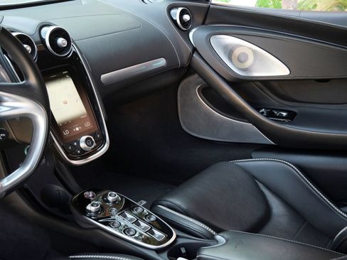 Used 2023 McLaren GT RWD image 18