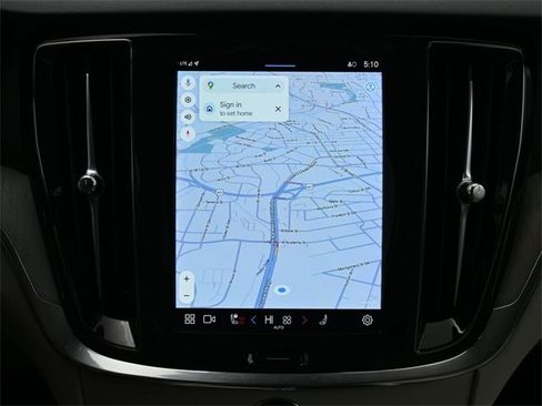 Used 2024 Volvo V60 B5 Cross Country Plus image 14