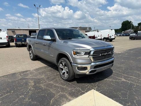 Used 2019 RAM 1500 Laramie AWD/4WD image 2