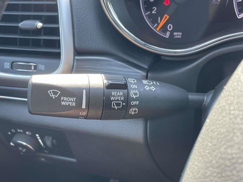 Used 2020 Jeep Grand Cherokee Limited AWD/4WD image 25