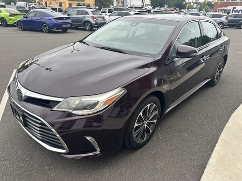Used 2017 Toyota Avalon XLE w/ Carpet Mat Package FWD image 4