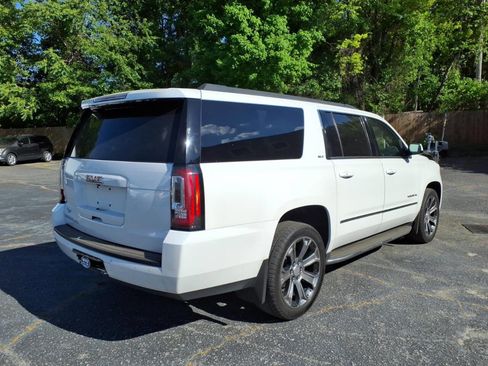 Used 2016 GMC Yukon XL SLT w/ Open Road Package AWD/4WD image 3