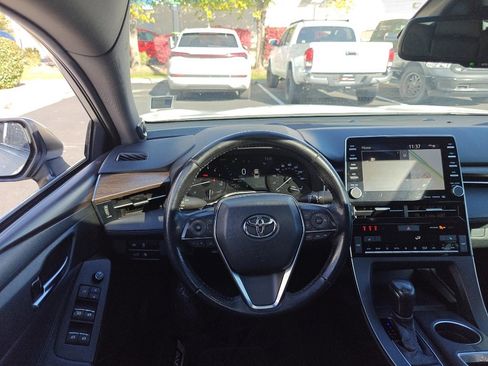 Used 2020 Toyota Avalon XLE image 23