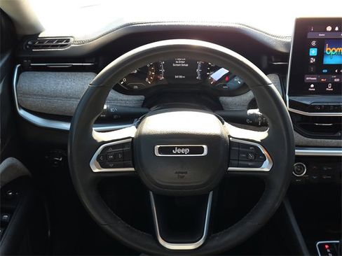 Used 2022 Jeep Compass Latitude image 14