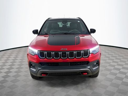 Used 2025 Jeep Compass Trailhawk w/ Trailhawk Elite Group AWD/4WD image 2