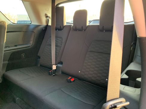 Used 2025 Nissan Pathfinder SV image 17