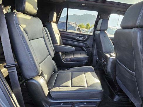 Used 2021 Chevrolet Tahoe Z71 w/ Luxury Package AWD/4WD image 33