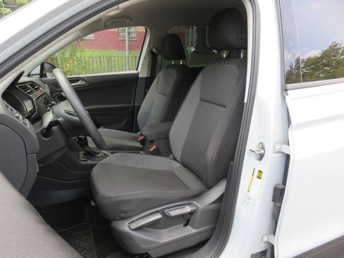 Used 2019 Volkswagen Tiguan S image 10