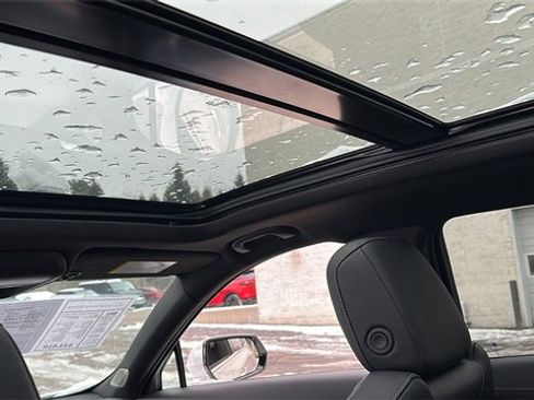 Used 2024 Cadillac XT4 Premium Luxury image 33