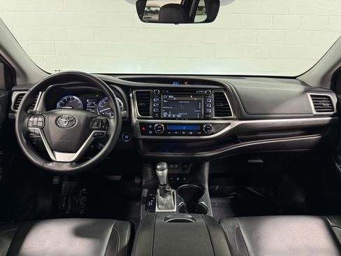 Used 2018 Toyota Highlander Limited AWD/4WD image 22