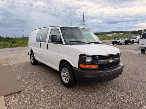 Used 2014 Chevrolet Express 1500 RWD image 4