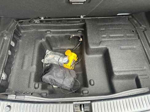 Used 2017 Mercedes-Benz C 300 4MATIC Sedan image 13