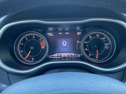 Used 2018 Jeep Cherokee Trailhawk AWD/4WD image 30