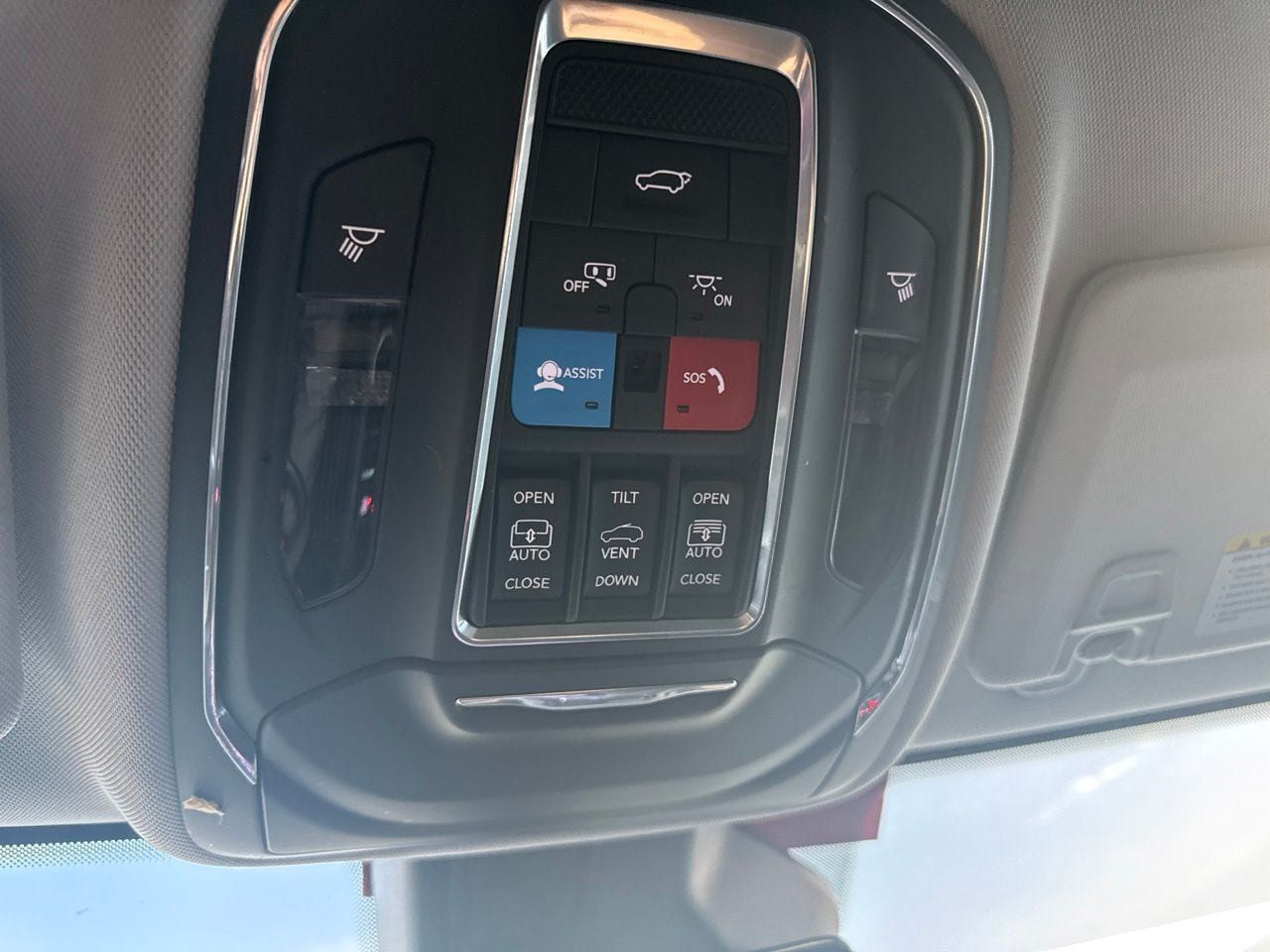 Used 2022 Jeep Grand Cherokee Limited 4xe w/ Luxury Tech Group II AWD/4WD image 14