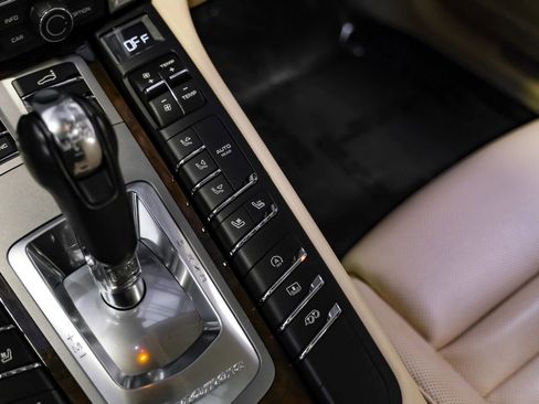 Used 2016 Porsche Panamera Turbo image 23