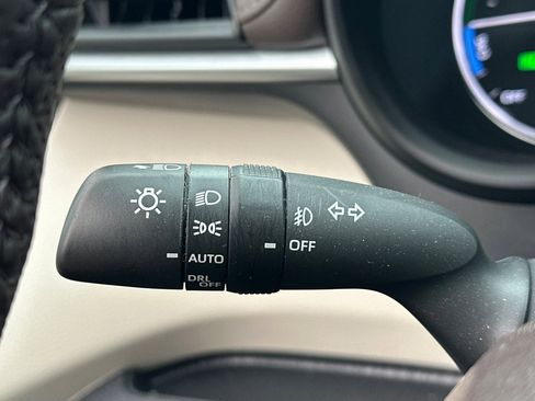 Used 2023 Toyota Sienna Platinum image 37