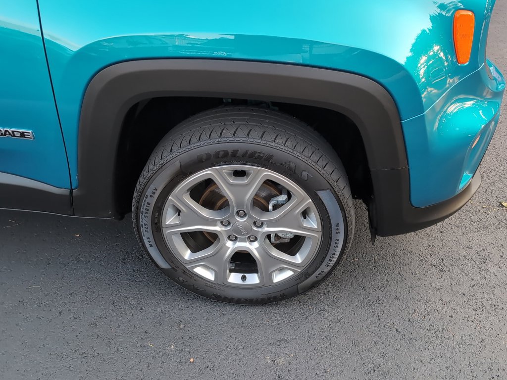 Used 2022 Jeep Renegade Limited AWD/4WD image 3