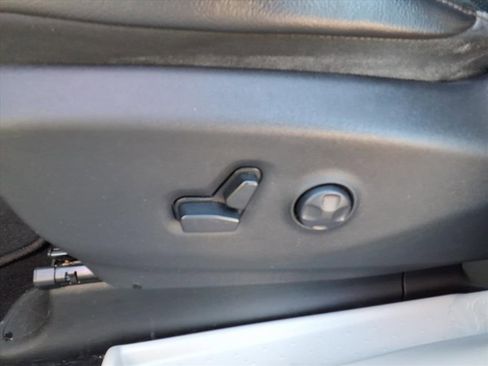 Used 2018 Chrysler Pacifica Touring-L Plus image 25