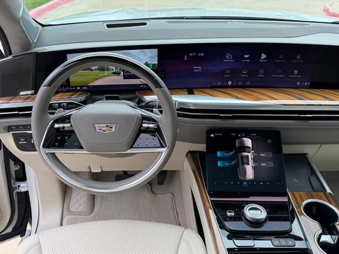Used 2025 Cadillac Escalade ESV Sport Platinum w/ LPO, ONYX Package AWD/4WD image 20