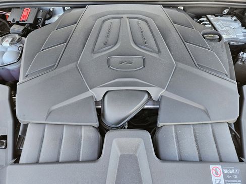 Certified 2026 Porsche Cayenne Coupe image 30