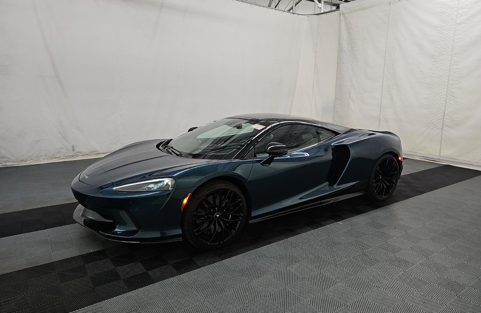 Used 2023 McLaren GT RWD image 1