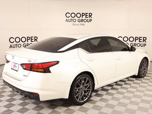 Used 2023 Nissan Altima 2.0 SR FWD image 21