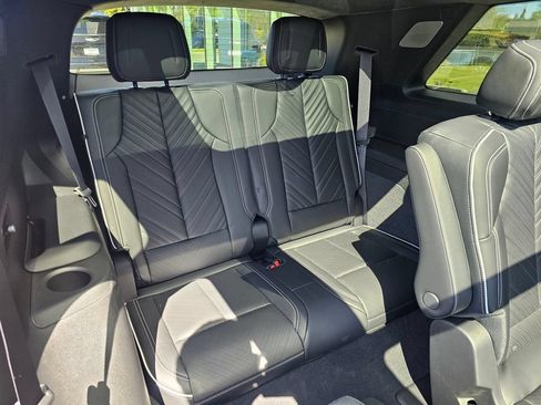 New 2027 Cadillac Vistiq Platinum AWD/4WD image 13