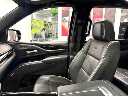 Used 2023 Cadillac Escalade ESV Sport image 13