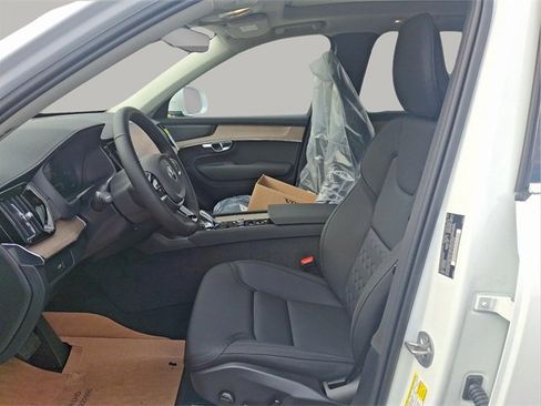 New 2025 Volvo XC90 B6 Plus w/ Protection Package Premier image 12